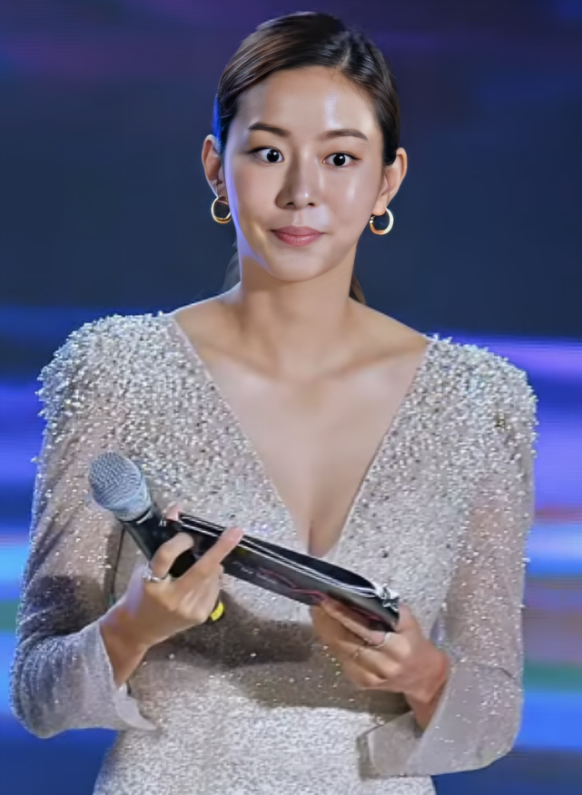 UEE (Kim Yu-jin), koreańska aktorka i wokalistka