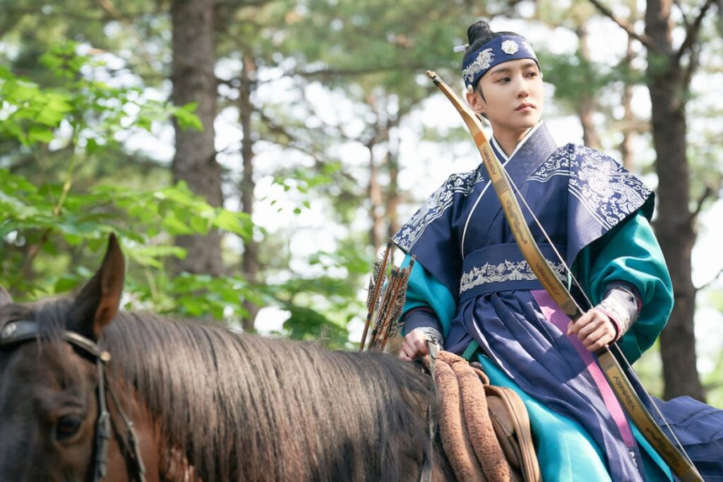 Park Eun-bin jako Lee Hwi na koniu w serialu historycznym The King's Affection