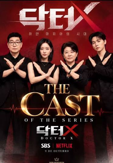 Obsada serialu Doctor X z Kim Ji-won na czerwonym plakacie z napisem The Cast of the Series